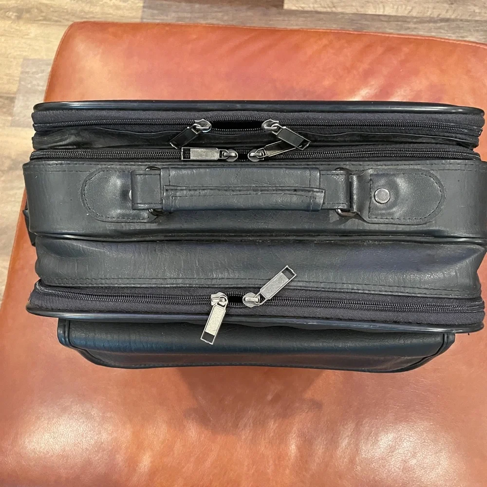 Briefcase Shoulder Bag! Messenger laptop bag for travel/ business/school.
